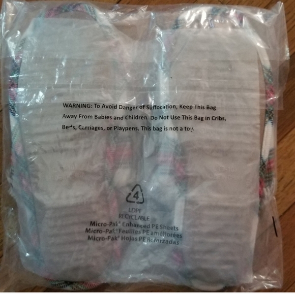 NWT TARGETS WOMENS WONDERSHOP MAMA ELF SLIPPERS.  RED PLAID. LARGE 9/10 - Picture 2 of 3